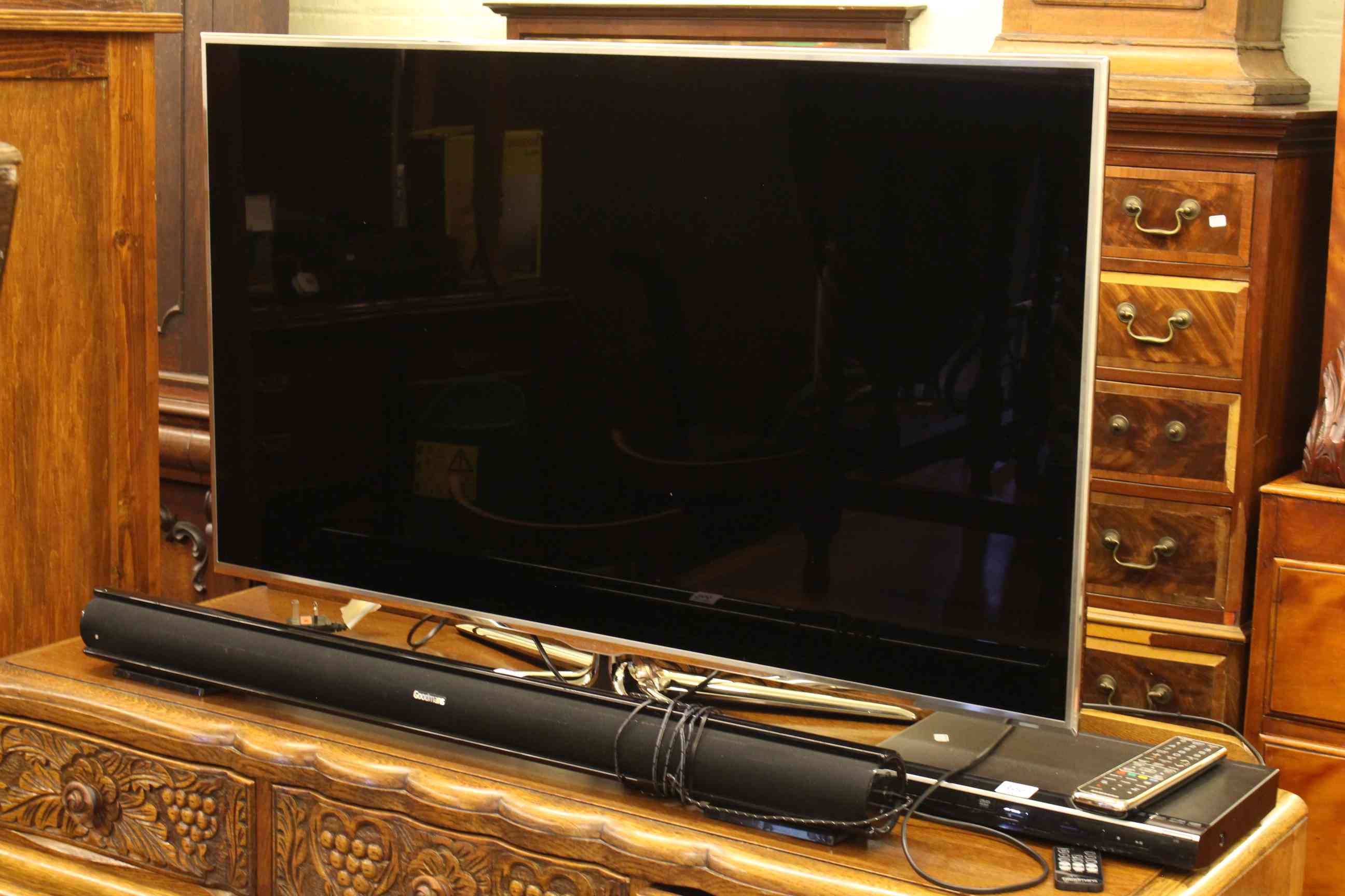 Samsung HDMI television, Toshiba DVD player and Goodmans sound bar (3).