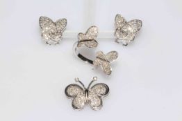 18 carat white gold 'butterfly' diamond set jewellery, comprising ring size M/N,