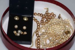 Pearls and simulated pearls, five necklaces and three pair of earrings (8).