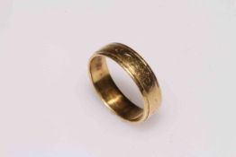 18 carat gold wedding band ring.