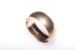 Gents 9 carat gold wedding ring.