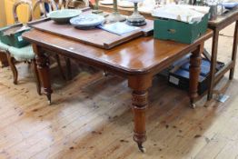 Victorian mahogany extending dining table and two leaves (lacking winder) 73cm by 135cm by 105cm