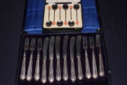 Cased set of silver handled dessert knives and forks, Sheffield 1915,