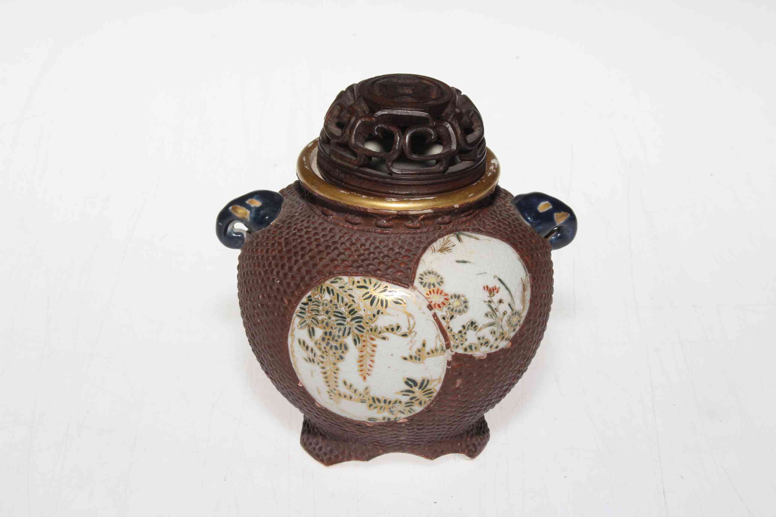 Japanese pot pourri with carved wood cover, 12cm.