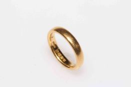 22 carat gold wedding band ring, size K.