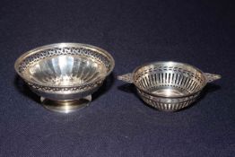 Silver pierced bon bon dish, Birmingham 1929, 11.5cm diameter, and smaller dish Birmingham 1962 (2).