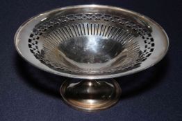 Silver pierced tazza, Sheffield 1910, 25cm diameter.