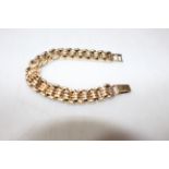 9 carat gold link bracelet, 19cm length.