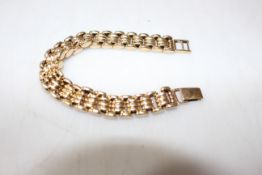 9 carat gold link bracelet, 19cm length.