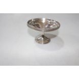 A. Edward Jones beaten silver bon bon tazza, Birmingham 1919, 13cm diameter.