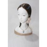 Lladro, bust of a girl Maja, sculptor Juan Huerta, piece retired in 1985, 31cm.