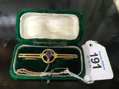15 carat gold amethyst and seed pearl brooch, with safety chain, cased, 5.5cm across.