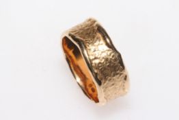 9 carat gold wedding ring with textured finish, size S.