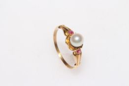 Gold pearl and ruby dress ring, size Q/R.