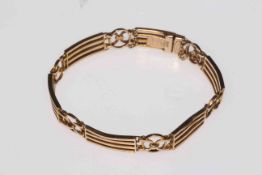 9 carat gold gate bracelet.