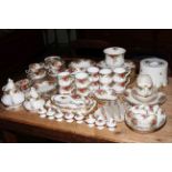 Large collection of Royal Albert Country Roses over 110 pieces including dinner plates, tea china,