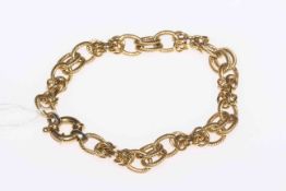 18 carat gold textured link bracelet, 20cm length.