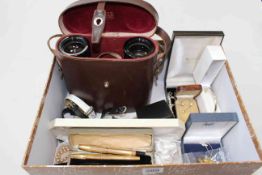 Box with jewellery, fountain pend, wristwatches and binoculars.