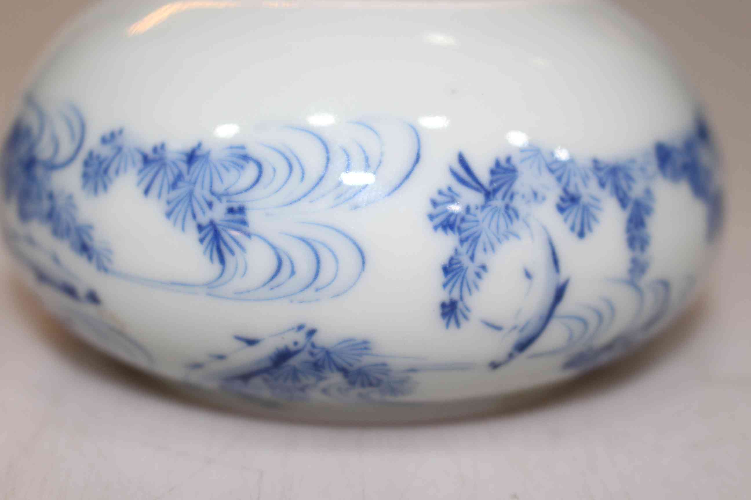 Chinese blue and white bowl with fish decoration, 10.5cm dia. - Image 3 of 5