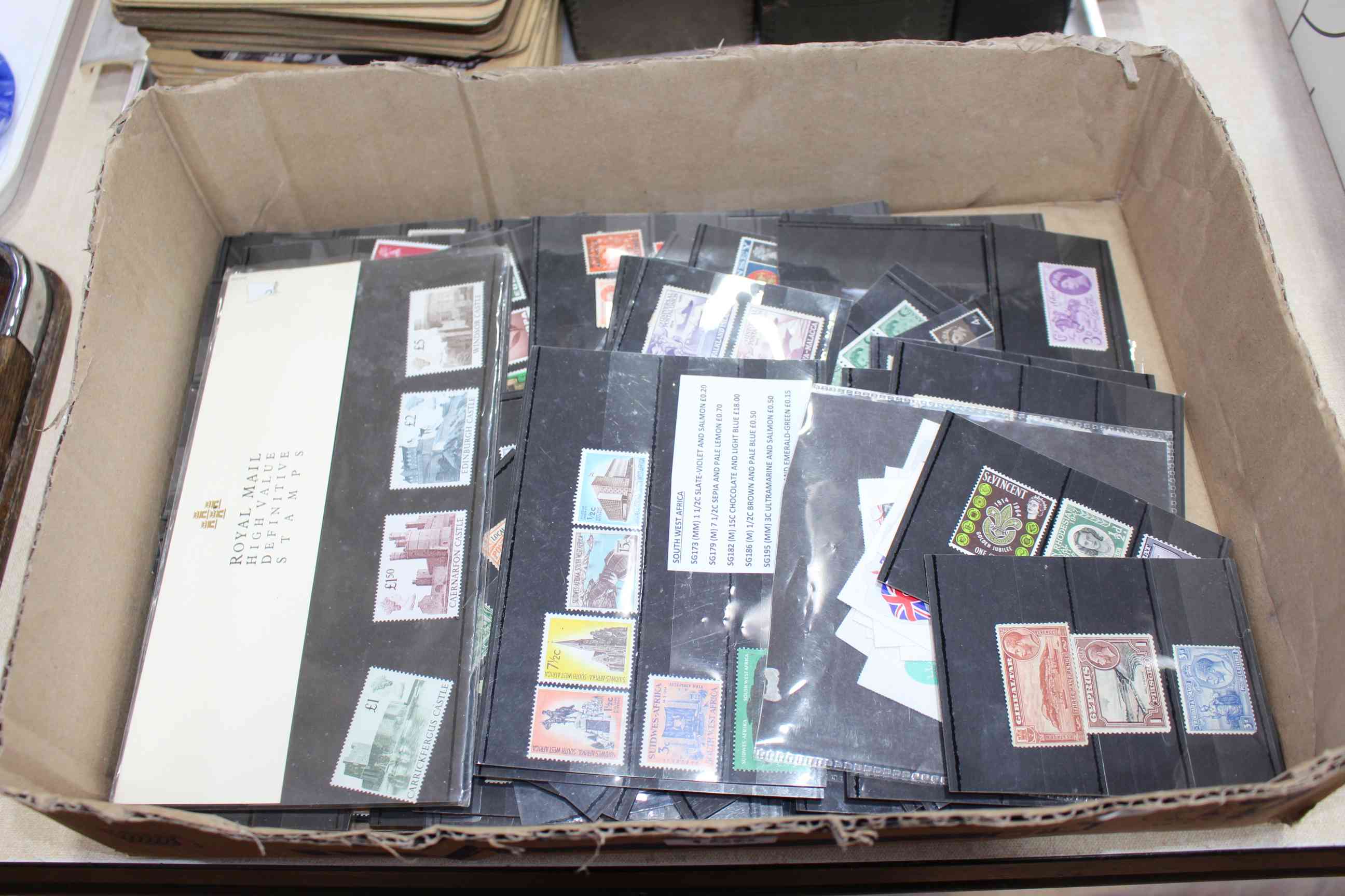 Loose Commonwealth stamps and castle definitives presentation pack etc.