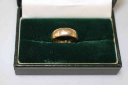 9 carat gold wedding band ring, size J.