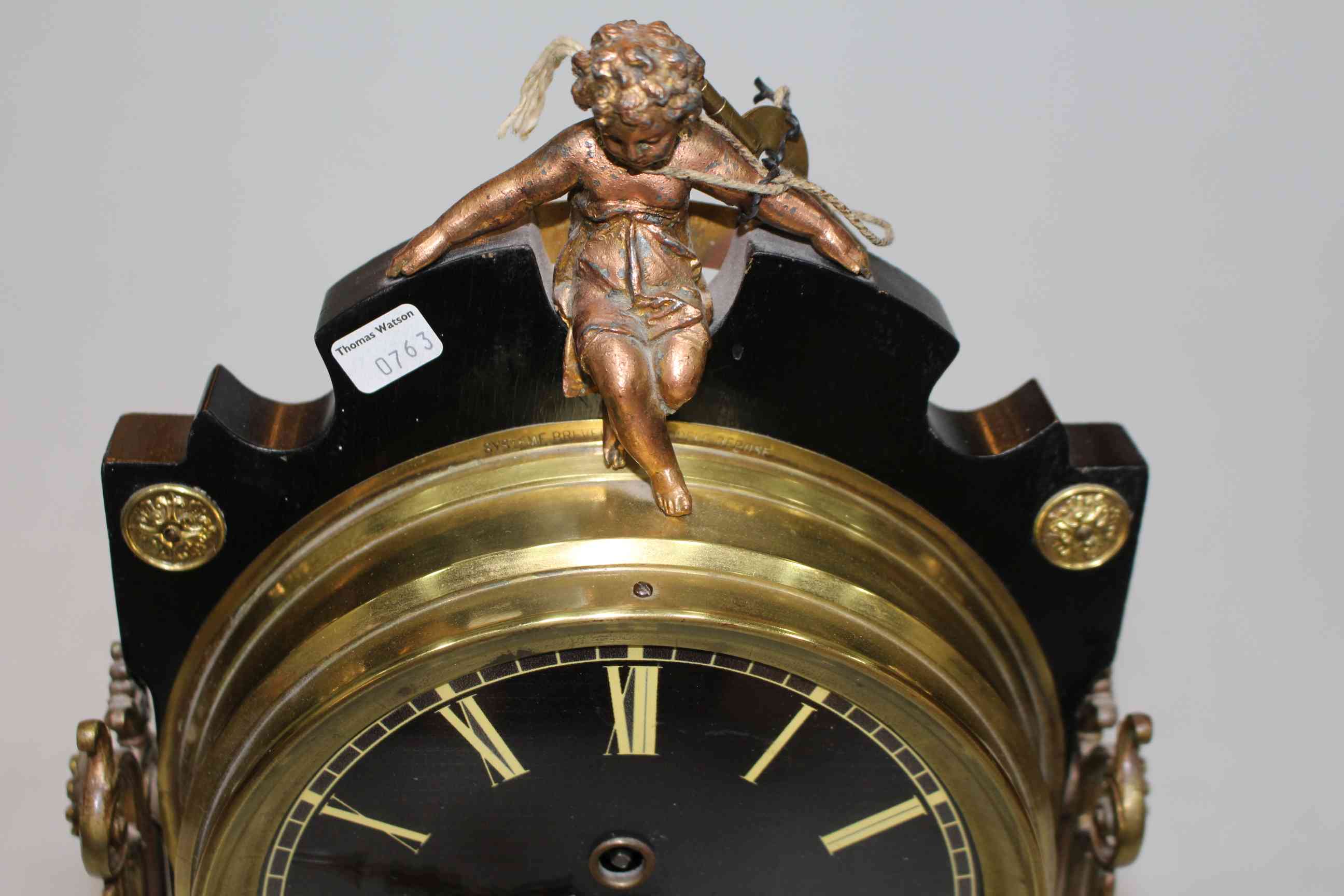 Ornate French gilt metal mantel clock with cherub surmount, 35cm. - Image 3 of 4
