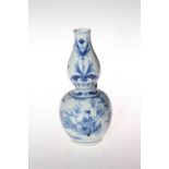 Chinese blue and white double gourd vase with outdoor figure decoration, six character mark, 20cm.