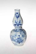 Chinese blue and white double gourd vase with outdoor figure decoration, six character mark, 20cm.