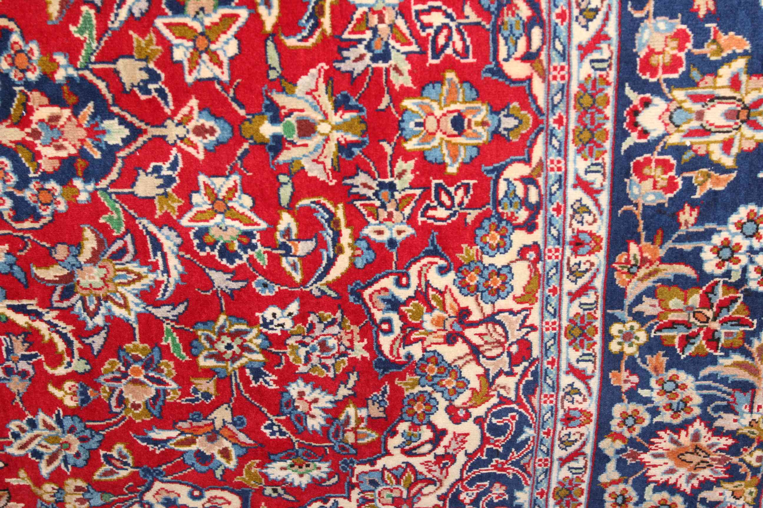Fine hand knotted Isfahan carpet 3.12 x 2.26m. - Image 2 of 3