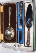 Silver mote spoon (L.1799), silver handled cake slice, etc (4).