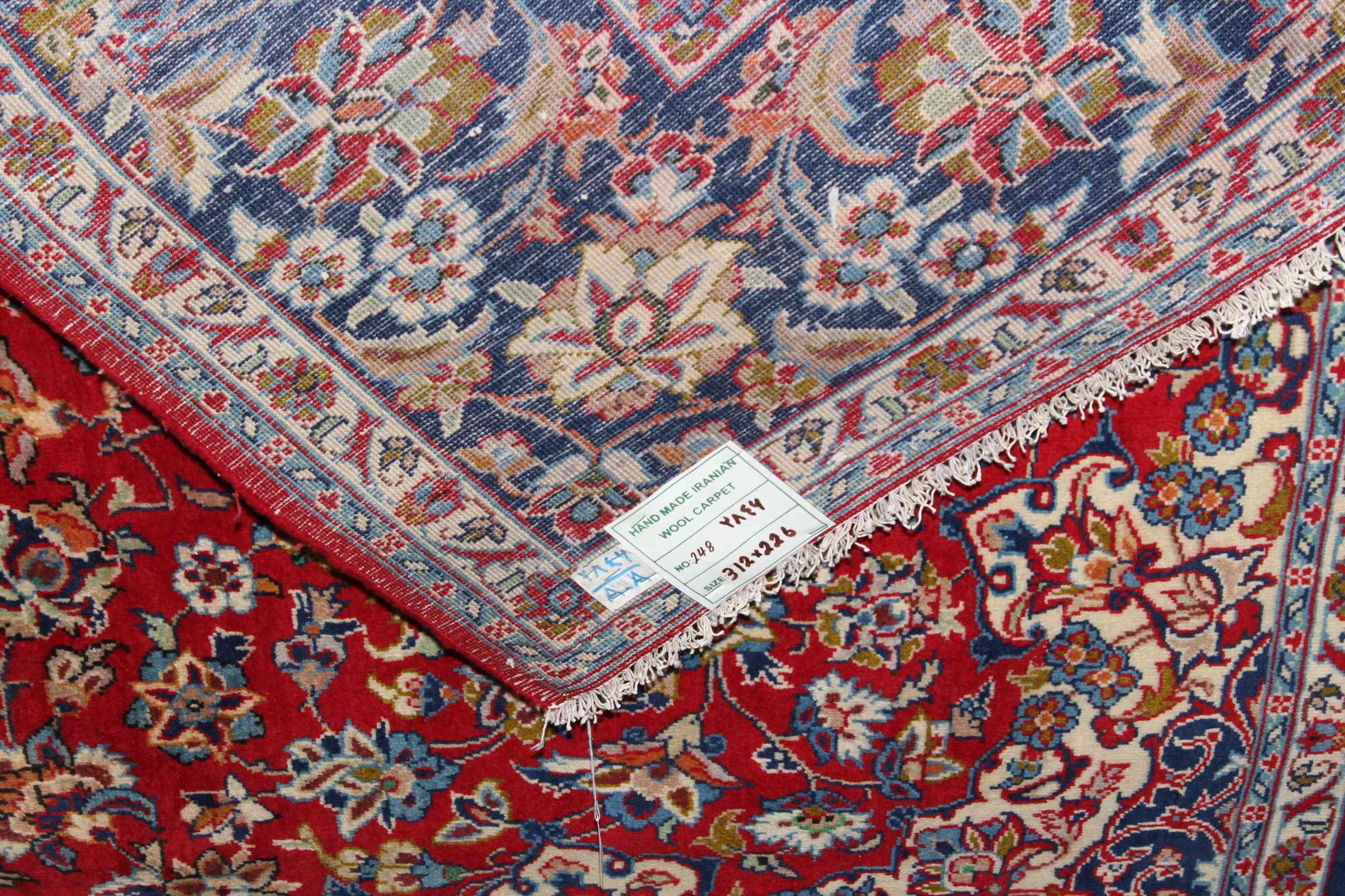 Fine hand knotted Isfahan carpet 3.12 x 2.26m. - Image 3 of 3
