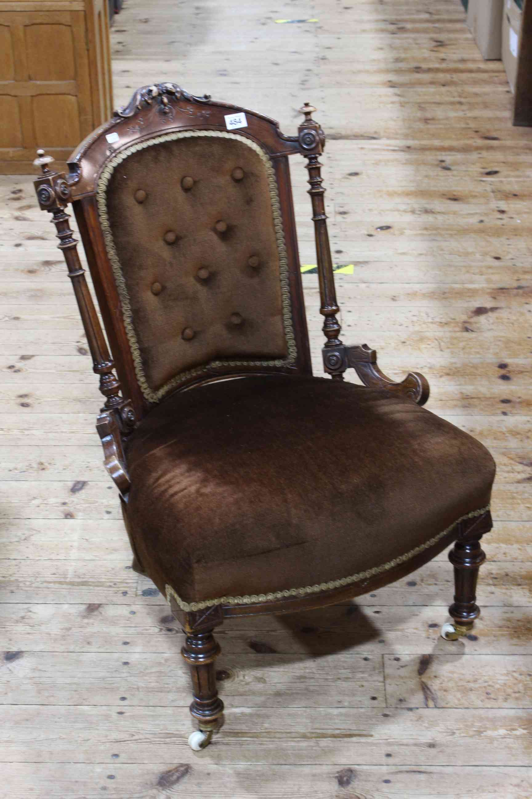 Victorian walnut framed button back nursing chair on turned legs. - Image 2 of 2