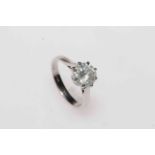 A lady's 18ct white gold diamond solitaire ring,