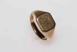 Gents 9 carat gold signet ring.