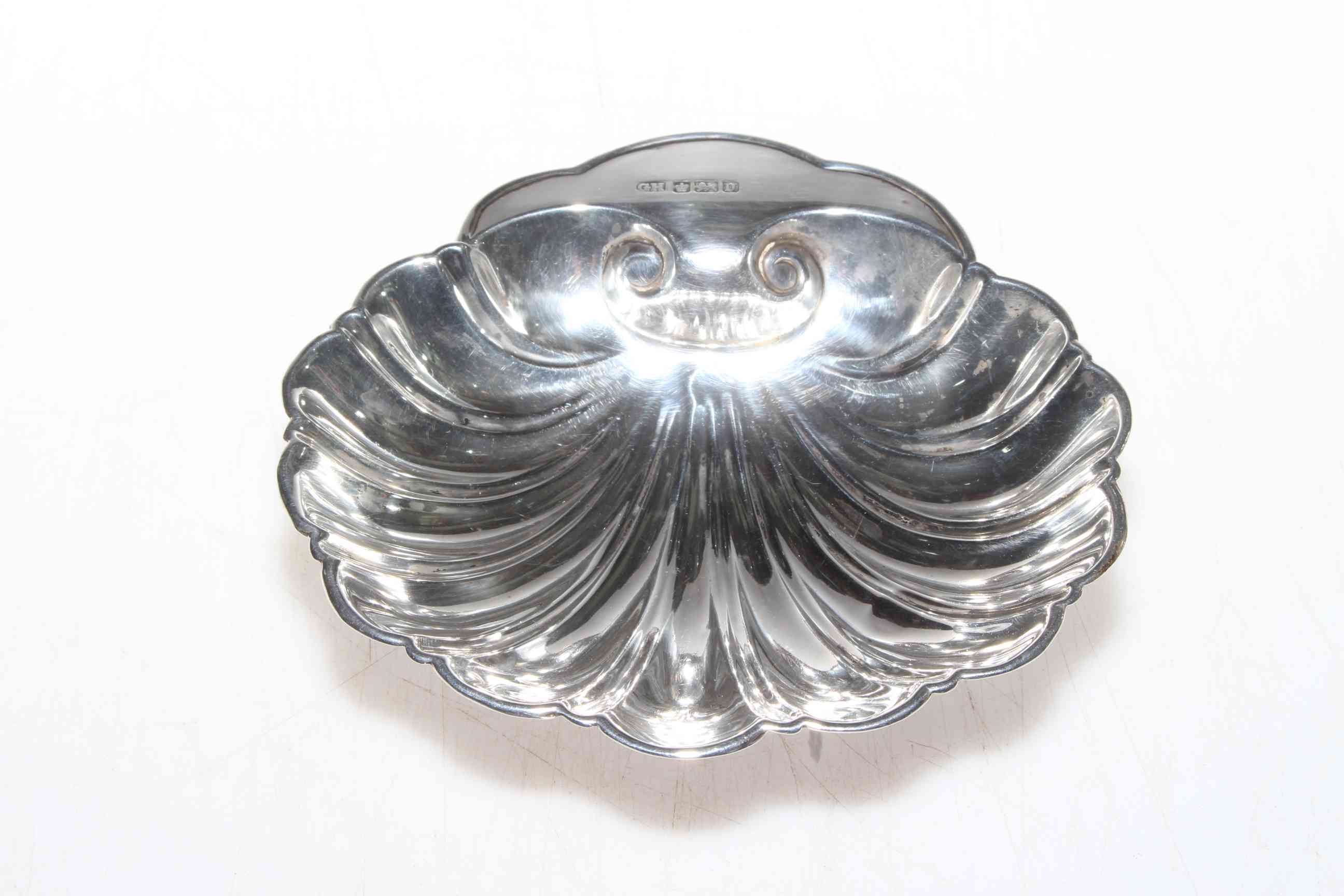 Silver shell shaped butter dish, Sheffield 1906.
