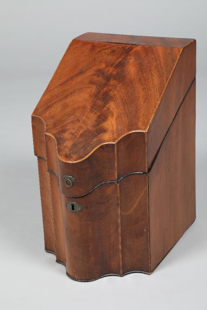 George III serpentine fronted mahogany knife box, hinged sloping lid. 22.5cm long, 29cm wide, 37cm