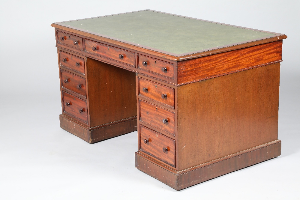 Late Victorian mahogany leather topped desk, three frieze drawers raised on two pedestals each