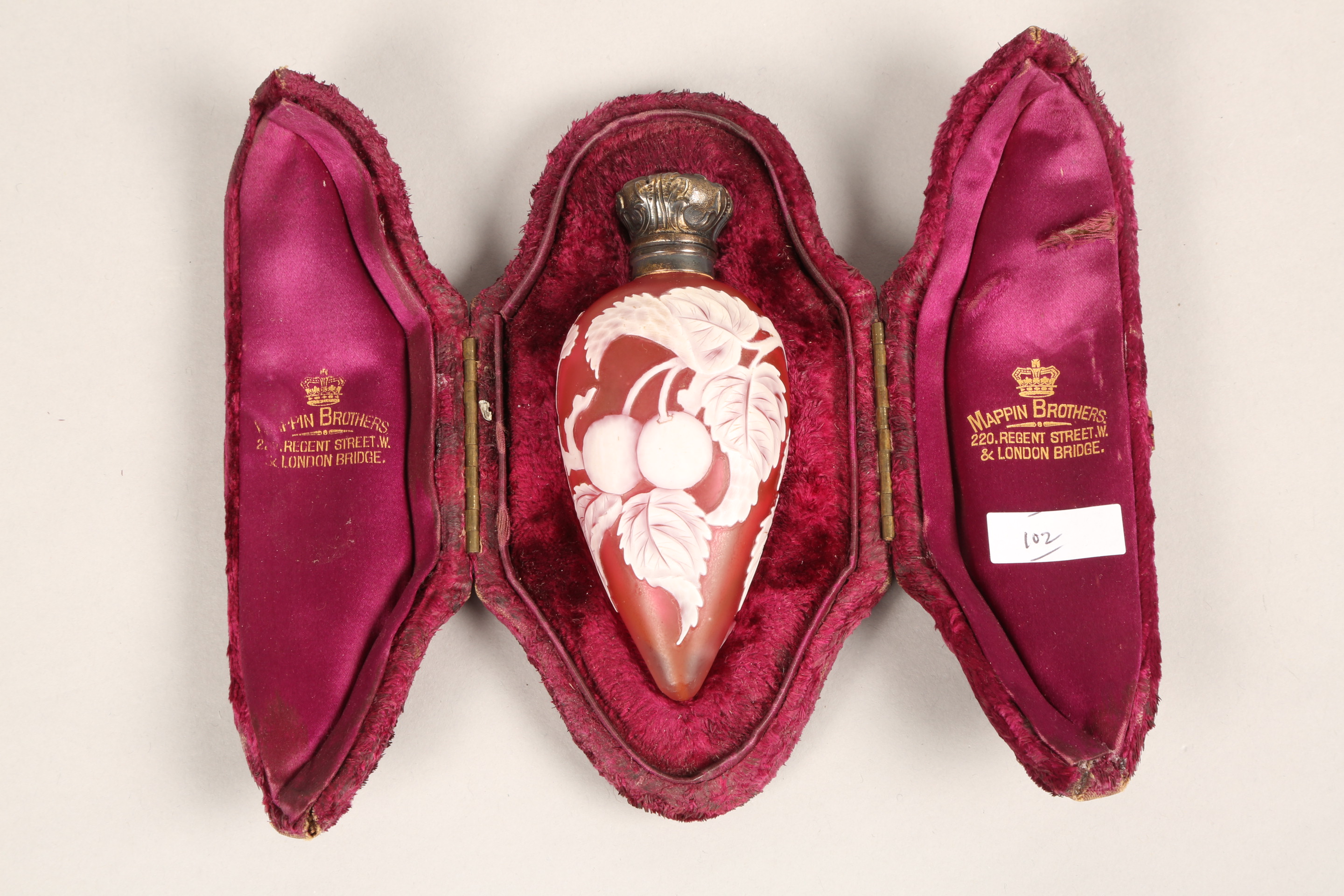 Thomas Webb red cameo glass scent bottle, unmarked white metal top, decorated with berries and - Image 3 of 8