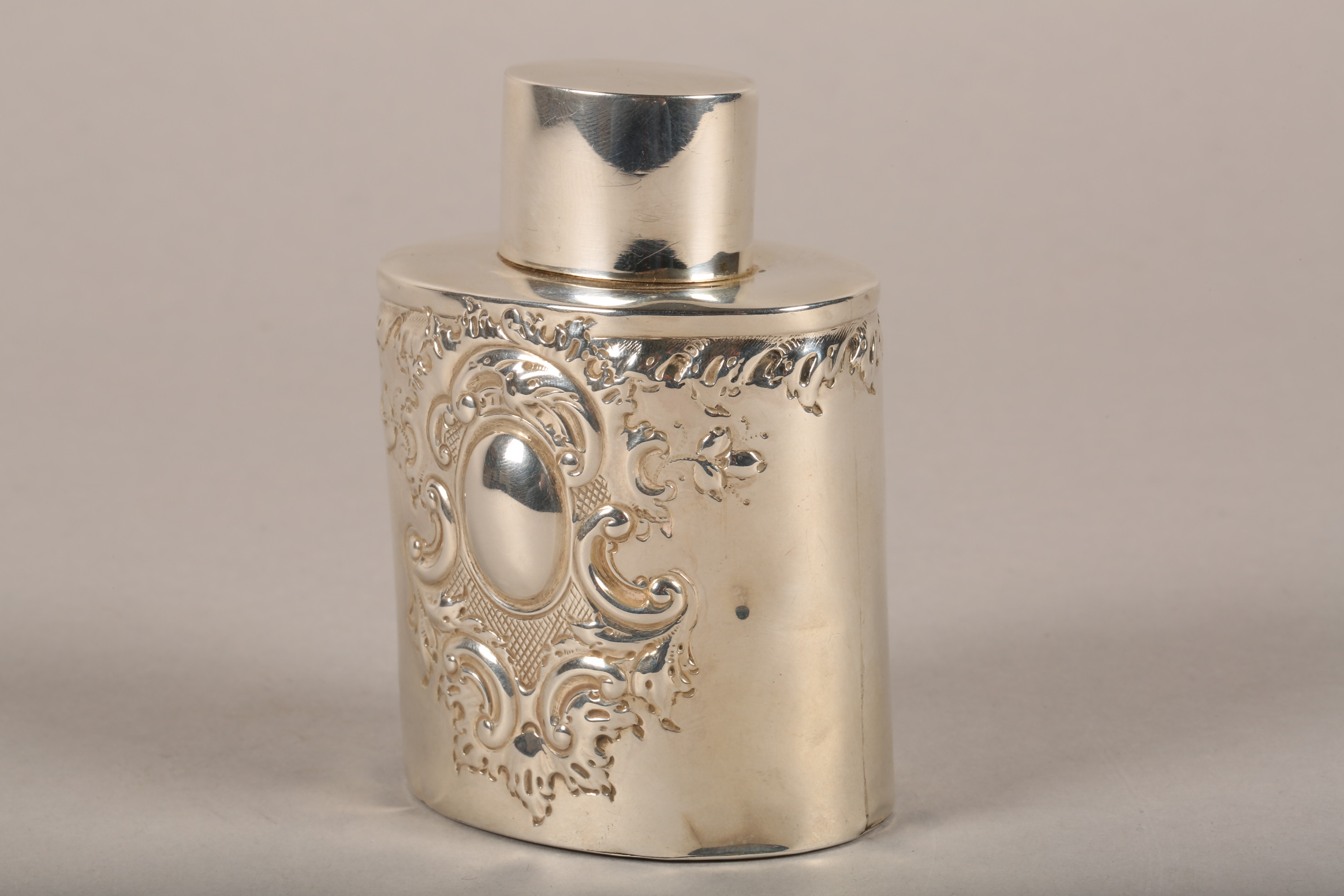 Victorian silver tea caddy, assay marked London 1897, weight 89g. - Image 8 of 8