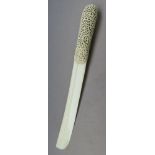 ˜A BURMESE IVORY PAPER KNIFE^ LATE 19TH/EARLY 20TH CENTURY