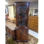 A reproduction mahogany corner display cabinet CONDITION REPORT: 65cm wide,