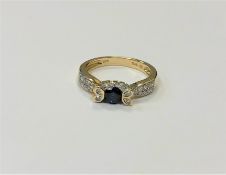 A 14ct yellow gold diamond and sapphire ring, 5g, size M.