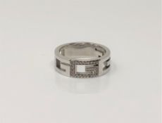 An 18ct white gold and diamond set Gucci ring, 10.5g, size R.