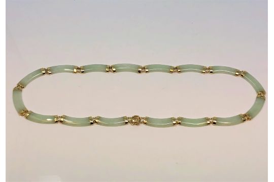 A 14ct yellow gold mounted jade necklace