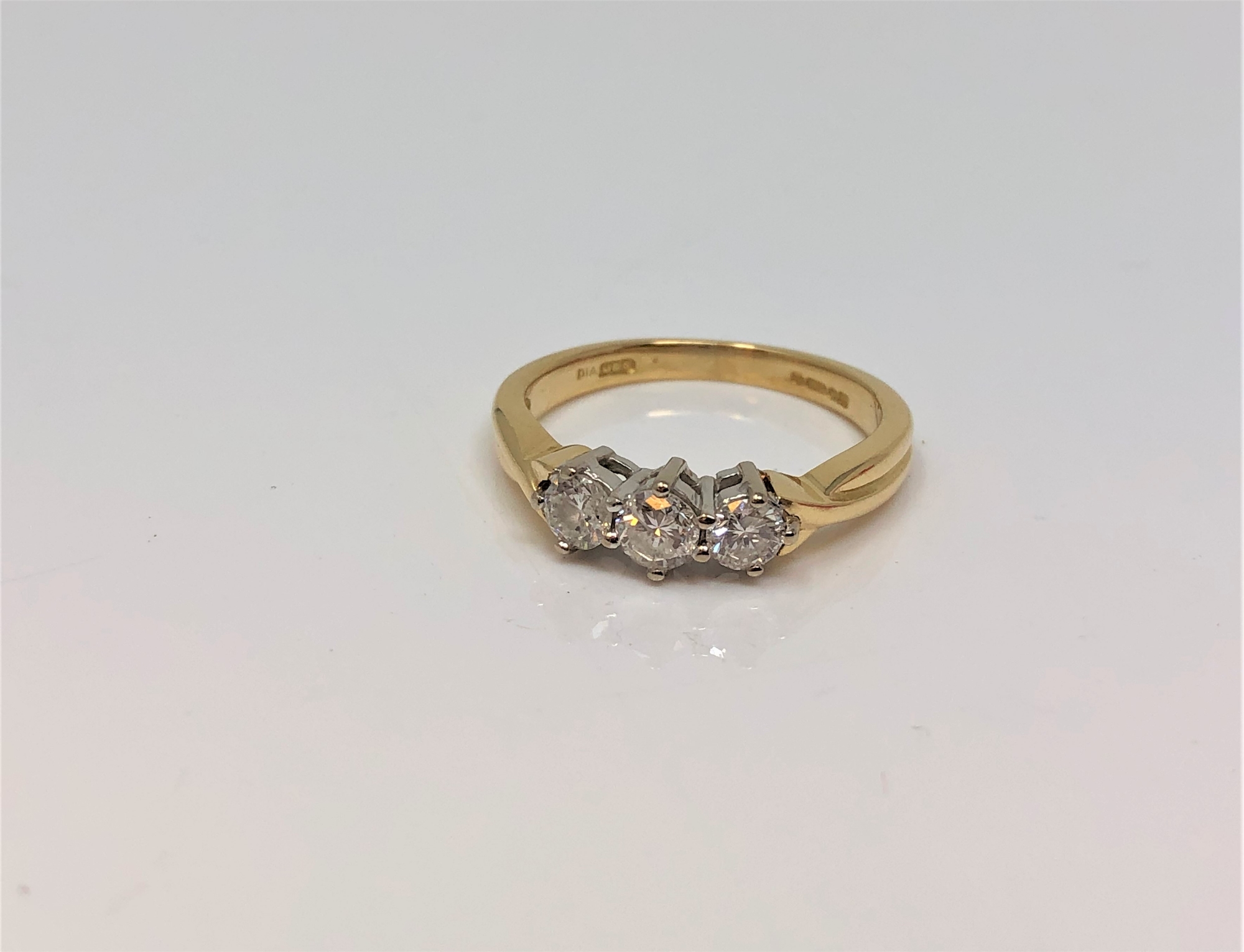 An 18ct gold three stone diamond ring, approximately 0.