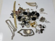 A group of silver and costume jewellery to include an engraved Dover Castle brooch,