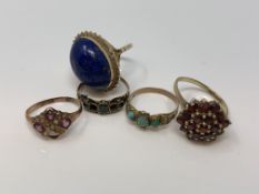 A 15ct gold ring and four other 9ct examples (5) CONDITION REPORT: 13.