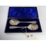 A good quality pair of silver fruit spoons, London 1903. CONDITION REPORT: 117g.