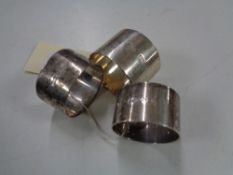 A pair of silver napkin rings by Walker & Hall Sheffield 1962,