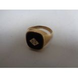 A Gentleman's 9ct gold signet ring